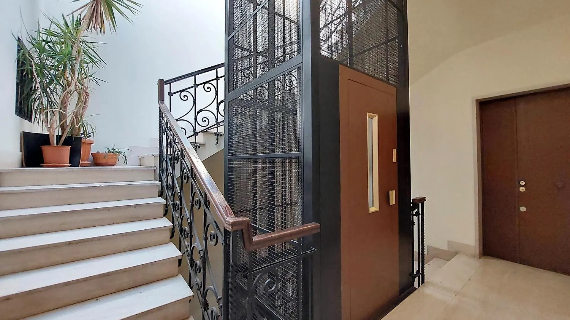 Giant Cola Di Rienzo Apartment Rome Italy
